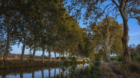 Le Canal du Midi à Villeneuve-lès-Béziers, classé UNESCO, accessible depuis le Salagou