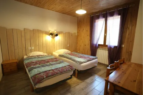 Chambre avec deux lits simples rapprochables du gîte Papillon