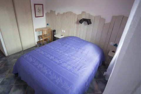 Chambre parentale du gîte Lavande avec lit double 160 x 200