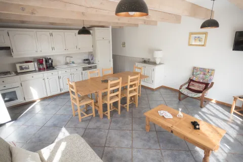Cuisine équipée du gîte Garrigue, accessible PMR