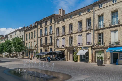 Cours Jean Jaurès à Pézenas, hôtels particuliers du XVIIe siècle, ville de Molière