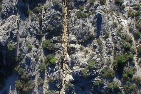 Randonnée dans le cirque de Mourèze, près des gîtes du Salagou