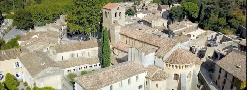 Saint-Guilhem-le-Désert dans les gorges de l'Hérault, abbaye et village médiéval